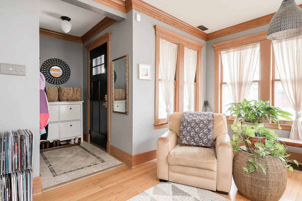 Chicago Real Estate | View 847 Lathrop Avenue | Listing