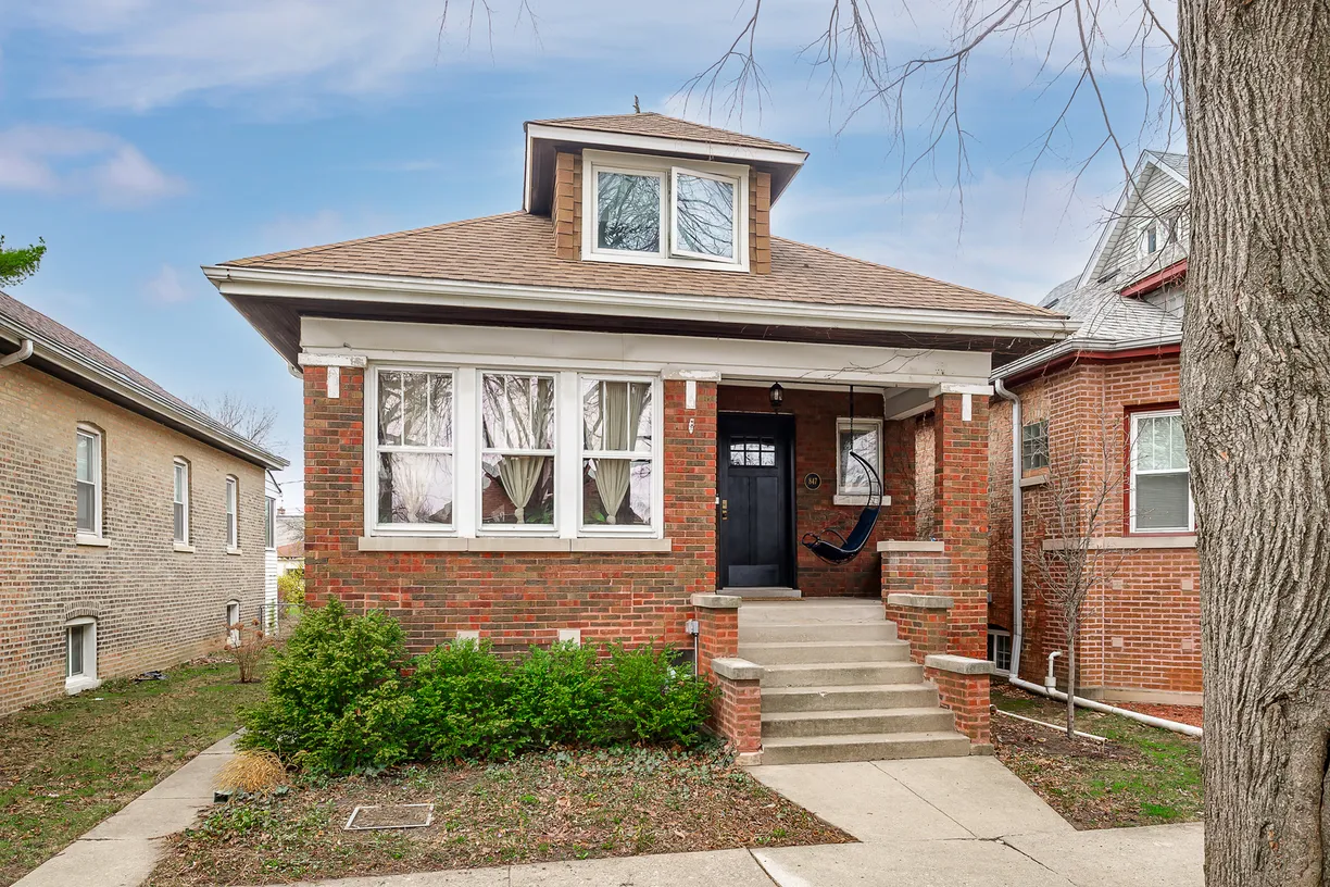 Chicago Real Estate | View 847 Lathrop Avenue | 4 Beds, 3 Baths