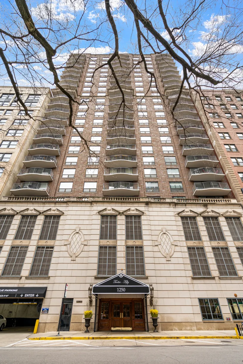 Chicago Real Estate | View 1250 N Dearborn Street, 6A | 2 Beds, 2 Baths