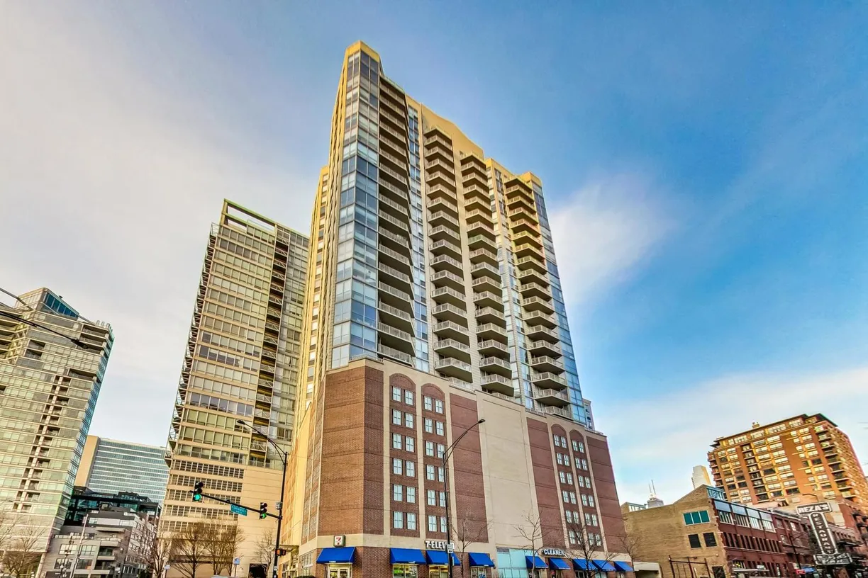 Chicago Real Estate | View 645 N Kingsbury Street, 1009 | 2 Beds, 2 Baths