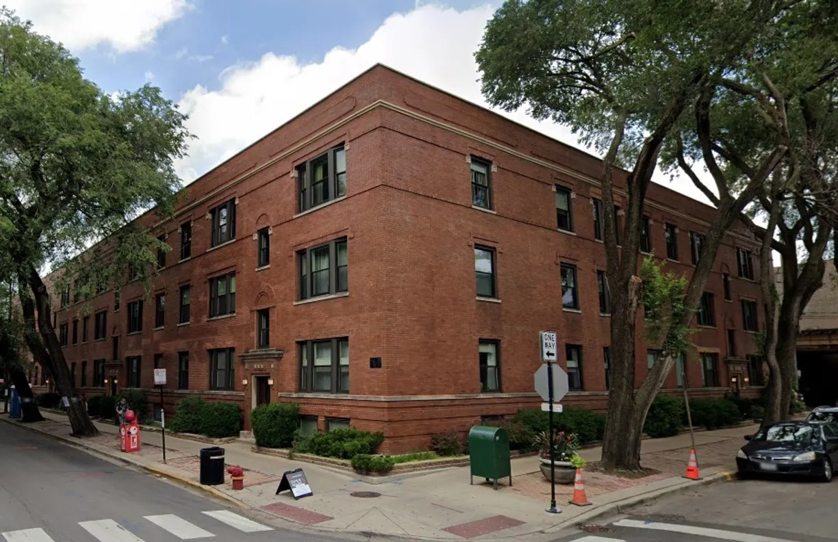 Chicago Real Estate | View 2947 N Sheffield Avenue, 3 | 2 Beds, 1 Bath