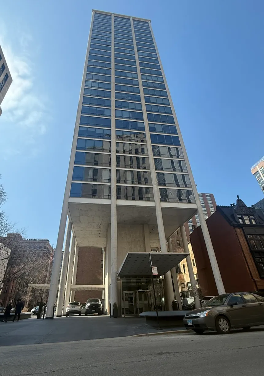 Chicago Real Estate | View 1300 N Astor Street, 6B | 1 Bed, 1 Bath