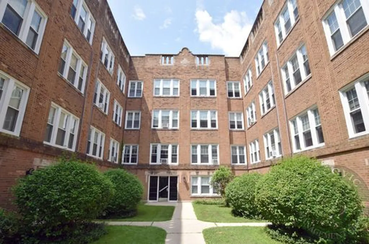 Chicago Real Estate | View 6954 N Wolcott Avenue, 3 | 3 Beds, 1 Bath
