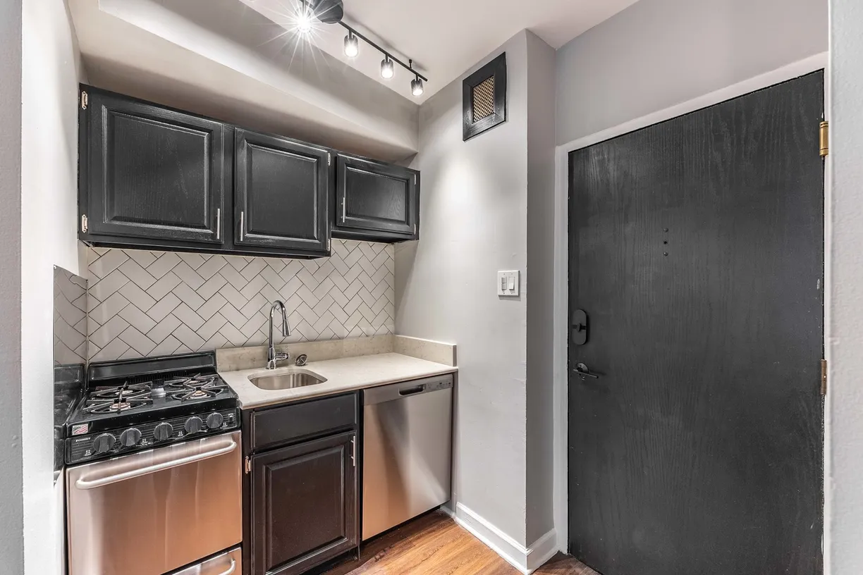Chicago Real Estate | View 1140 N La Salle Drive, 527 | Listing