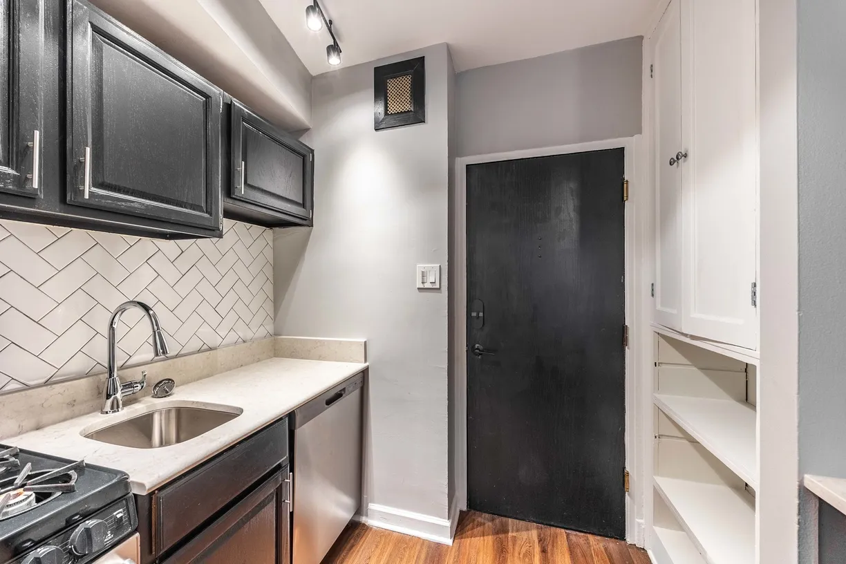 Chicago Real Estate | View 1140 N La Salle Drive, 527 | Listing