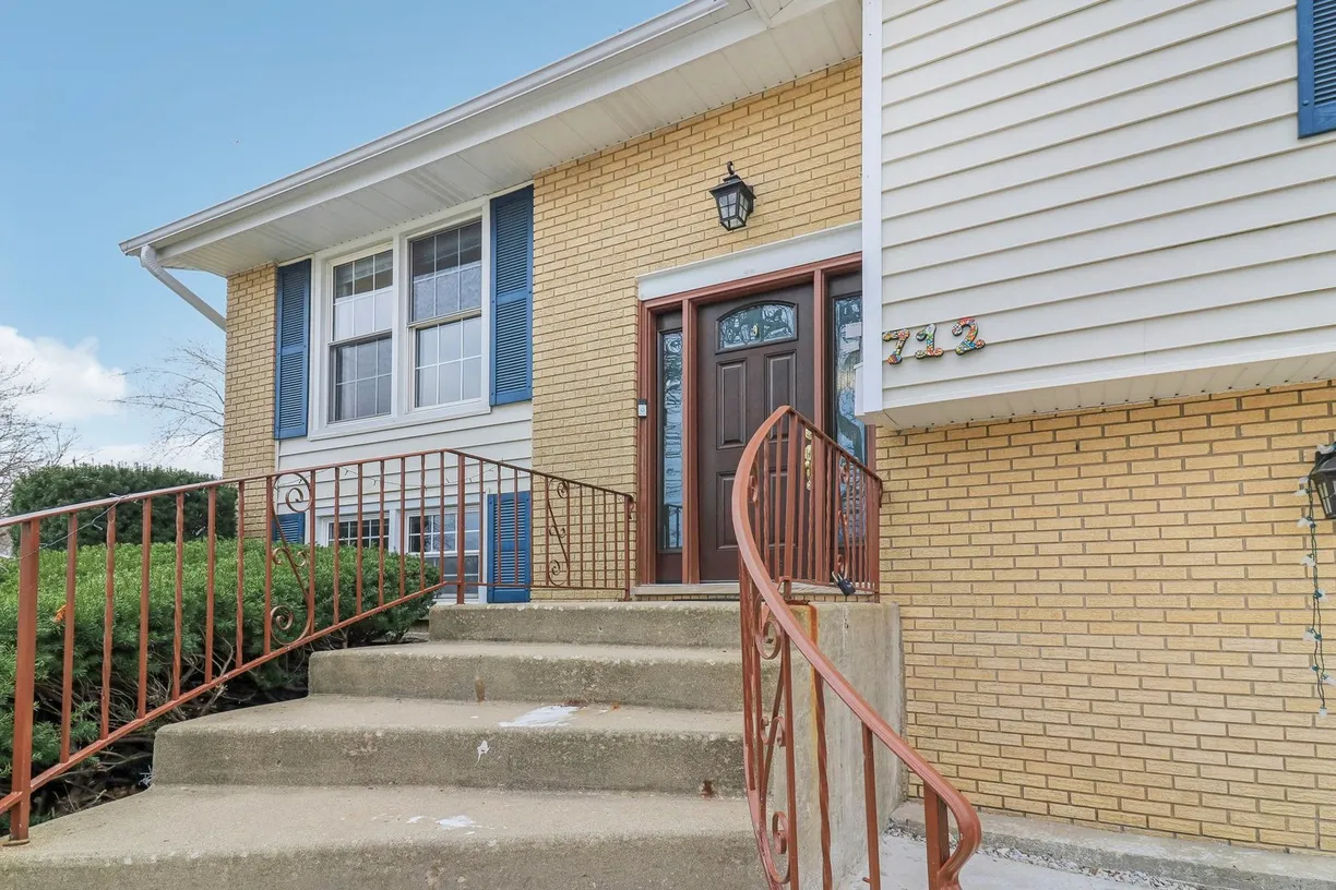Chicago Real Estate | View 712 Dante Court | Listing