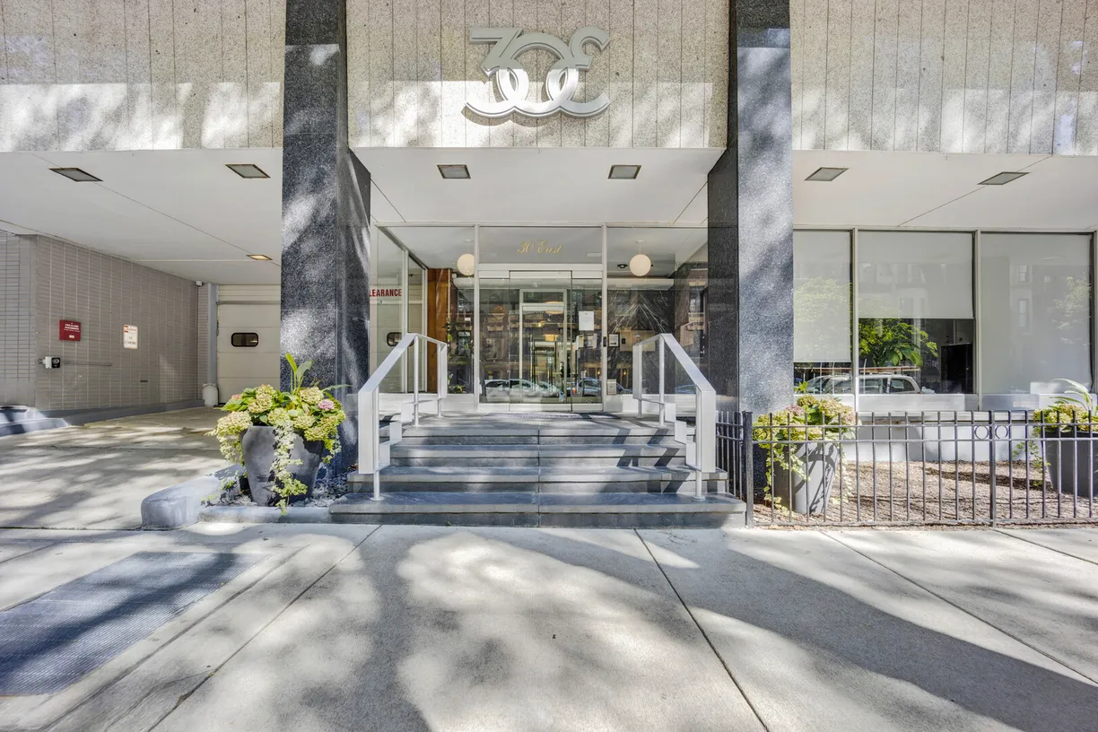 Chicago Real Estate | View 30 E Elm Street, 11B | 1 Bed, 1 Bath