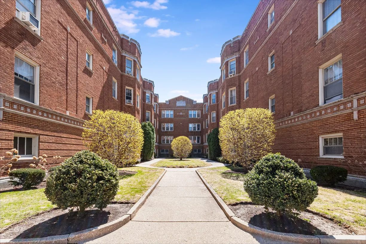 Chicago Real Estate | View 607 Washington Boulevard, 3S | 1 Bed, 1 Bath
