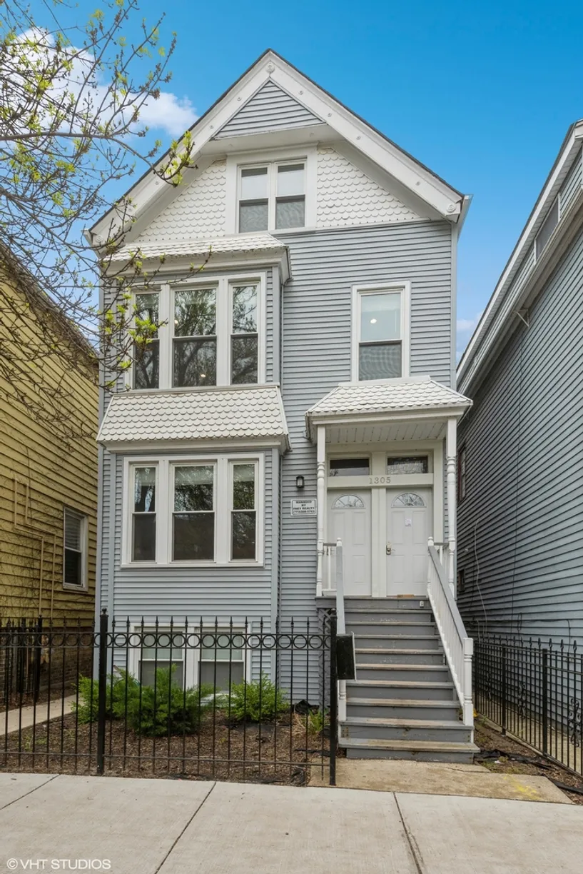 Chicago Real Estate | View 1305 W Barry Avenue, 1F | 4 Beds, 2 Baths