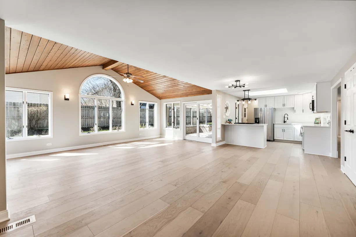 Chicago Real Estate | View 814 Stamford Court | Listing