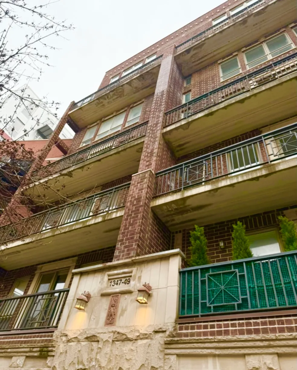 Chicago Real Estate | View 1347 N Sedgwick Street, 3S | 2 Beds, 2 Baths