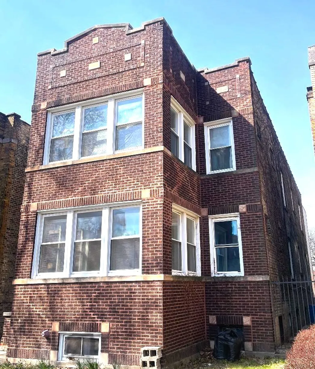Chicago Real Estate | View 6448 N Rockwell Street | 8 Beds, 3 Baths