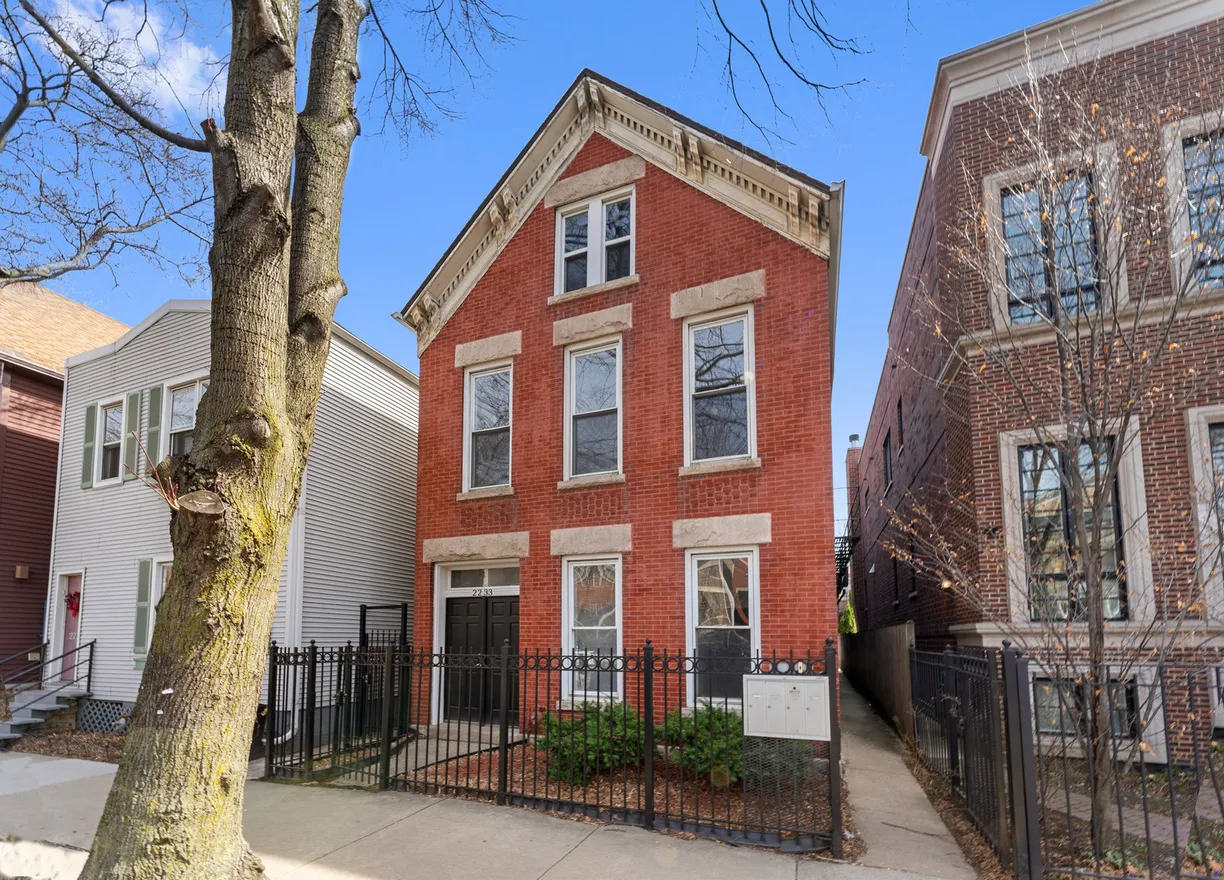 Chicago Real Estate | View 2233 N Southport Avenue, 2F | 2 Beds, 1 Bath