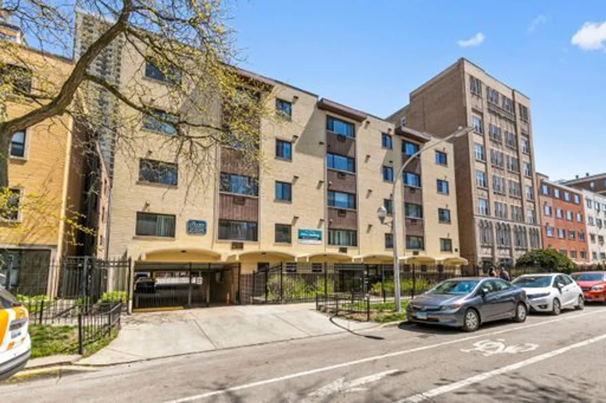 Chicago Real Estate | View 6001 N Kenmore Avenue, 313 | 1 Bath