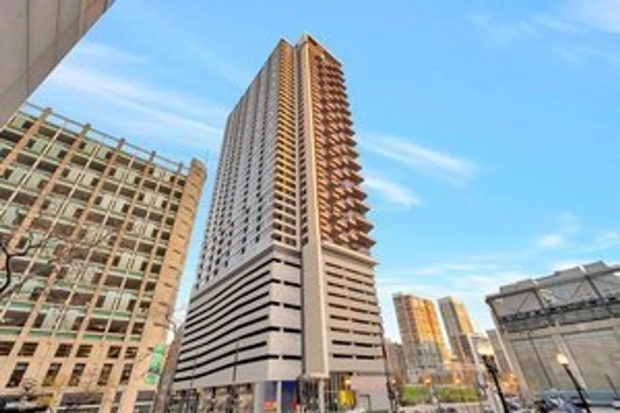 Chicago Real Estate | View 235 W Van Buren Street, 2416 | 2 Beds, 2 Baths