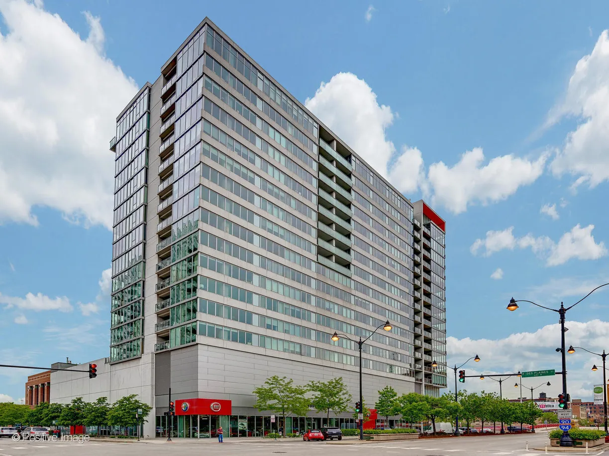 Chicago Real Estate | View 659 W RANDOLPH Street, 413 | 1 Bed, 1 Bath