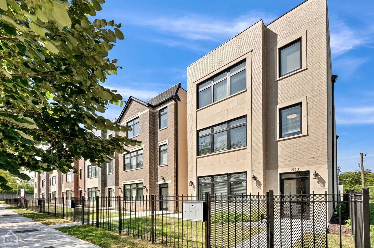 Chicago Real Estate | View 3926 S Calumet Avenue, 1 | Listing