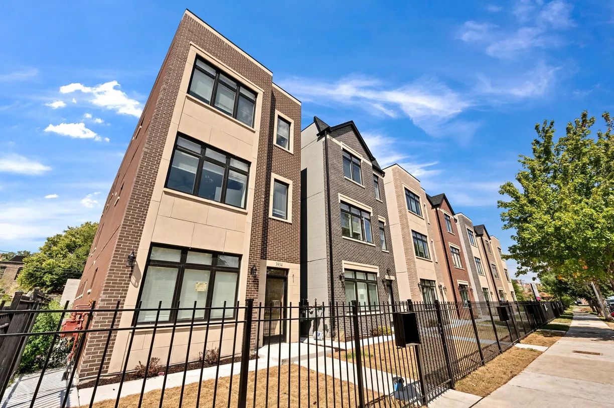 Chicago Real Estate | View 3926 S Calumet Avenue, 1 | Listing