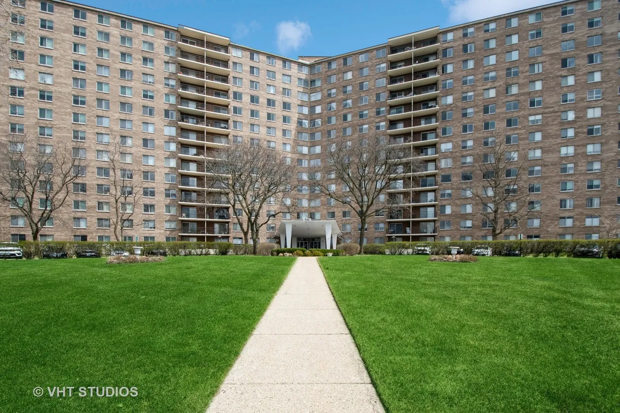 Chicago Real Estate | View 7141 N Kedzie Avenue, 1107 | 1 Bed, 1 Bath
