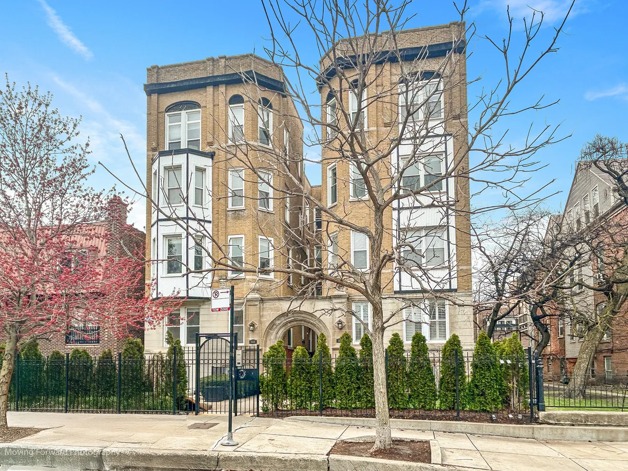 Chicago Real Estate | View 2636 N Orchard Street, 1F | 2 Beds, 2 Baths