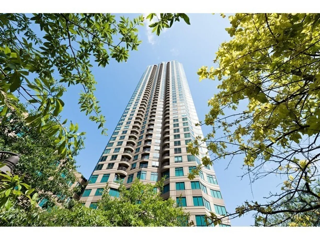 Chicago Real Estate | View 400 N Lasalle Drive, 1203 | 1 Bath