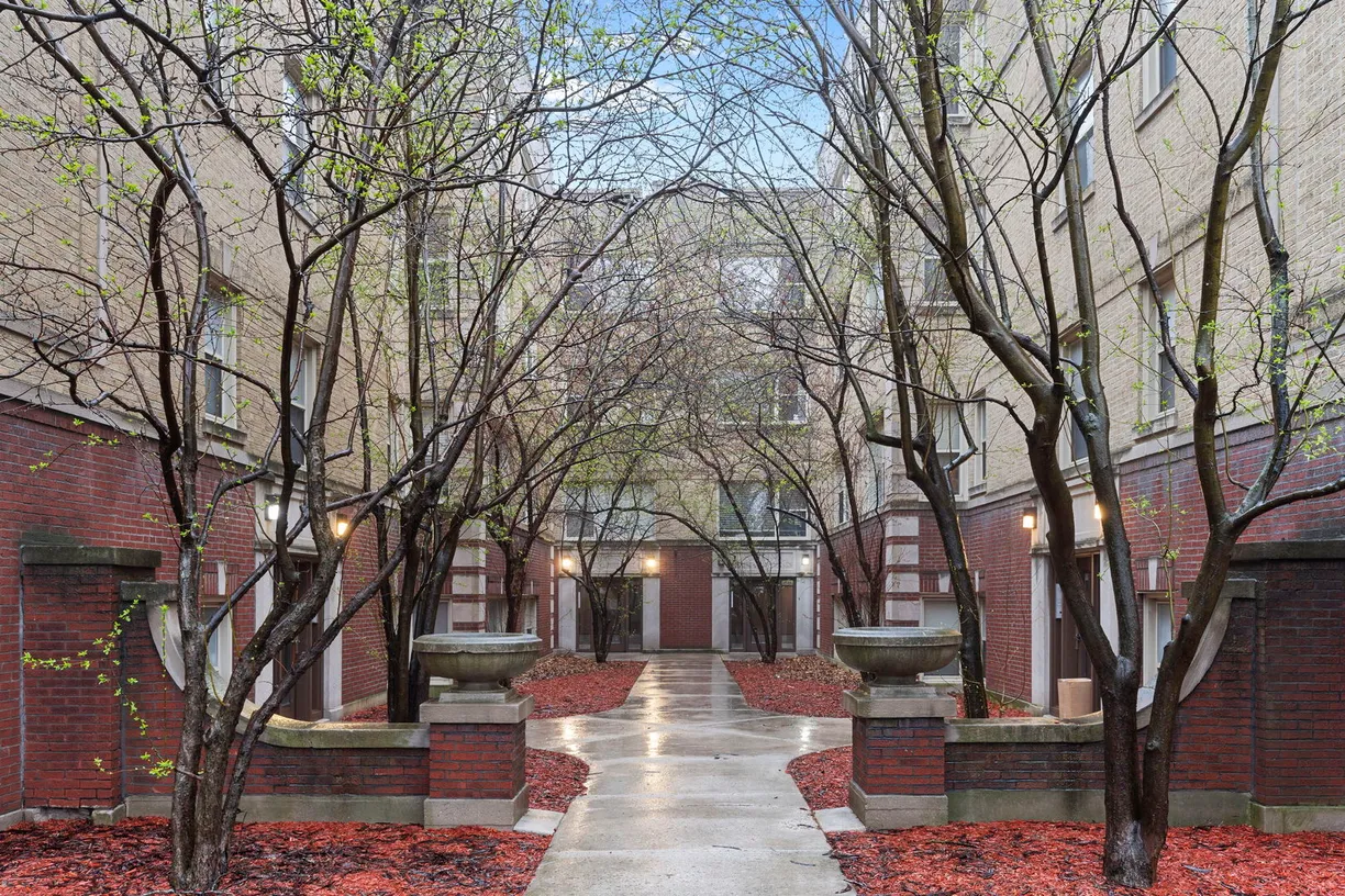 Chicago Real Estate | View 4851 N Harding Avenue, 2 | 2 Beds, 1 Bath