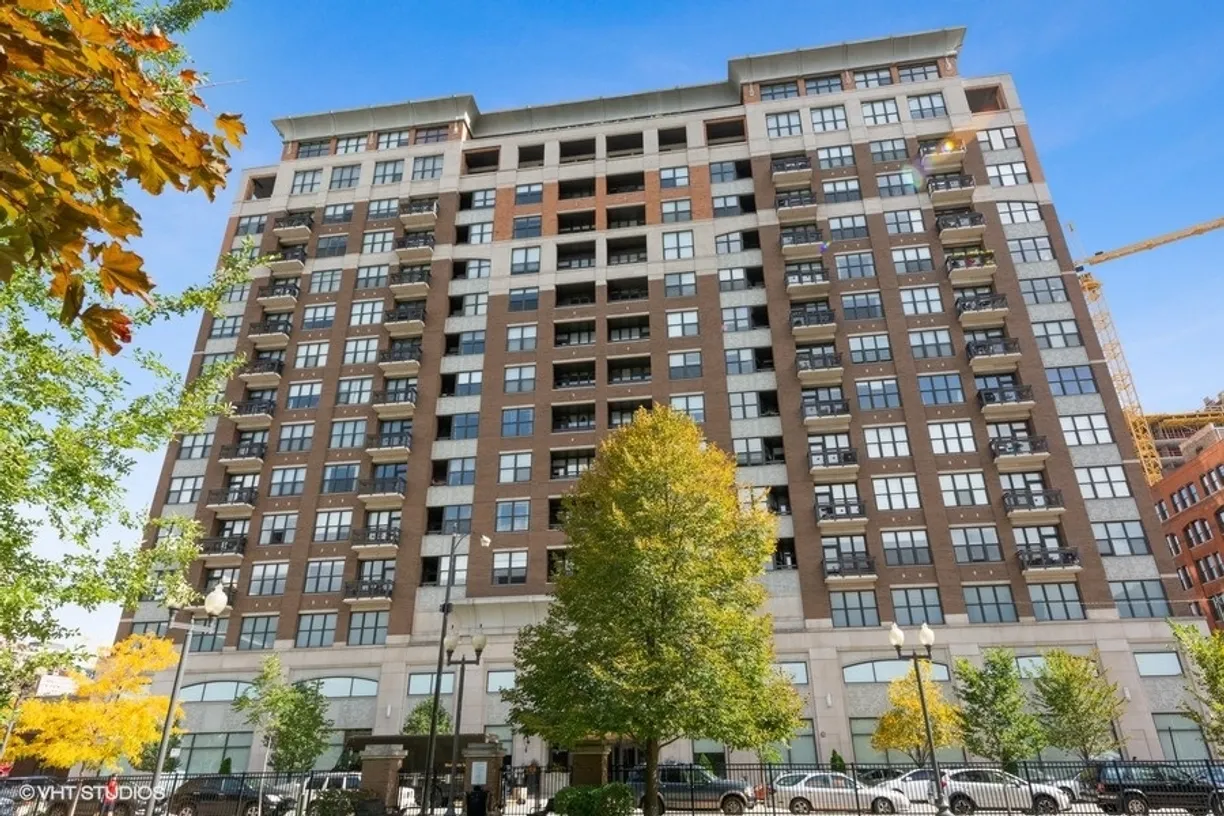 Chicago Real Estate | View 849 N FRANKLIN Street, 906 | 1 Bed, 1 Bath