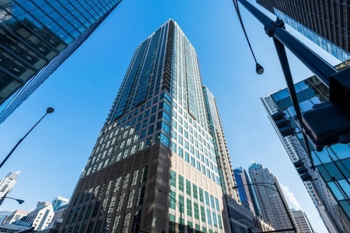 Chicago Real Estate | View 2 E Erie Street, 1901 | 1 Bed, 1 Bath