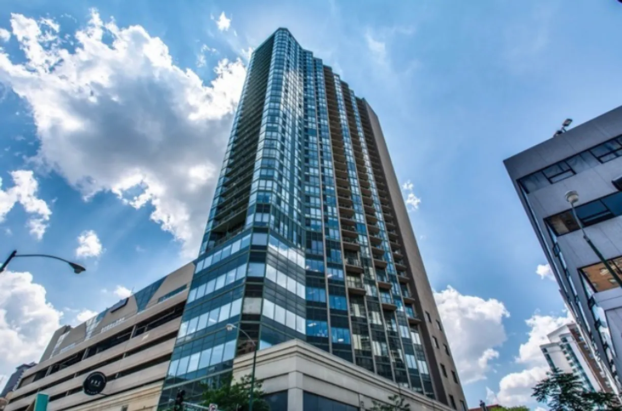 Chicago Real Estate | View 111 W Maple Street, 3406 | 1 Bed, 1 Bath