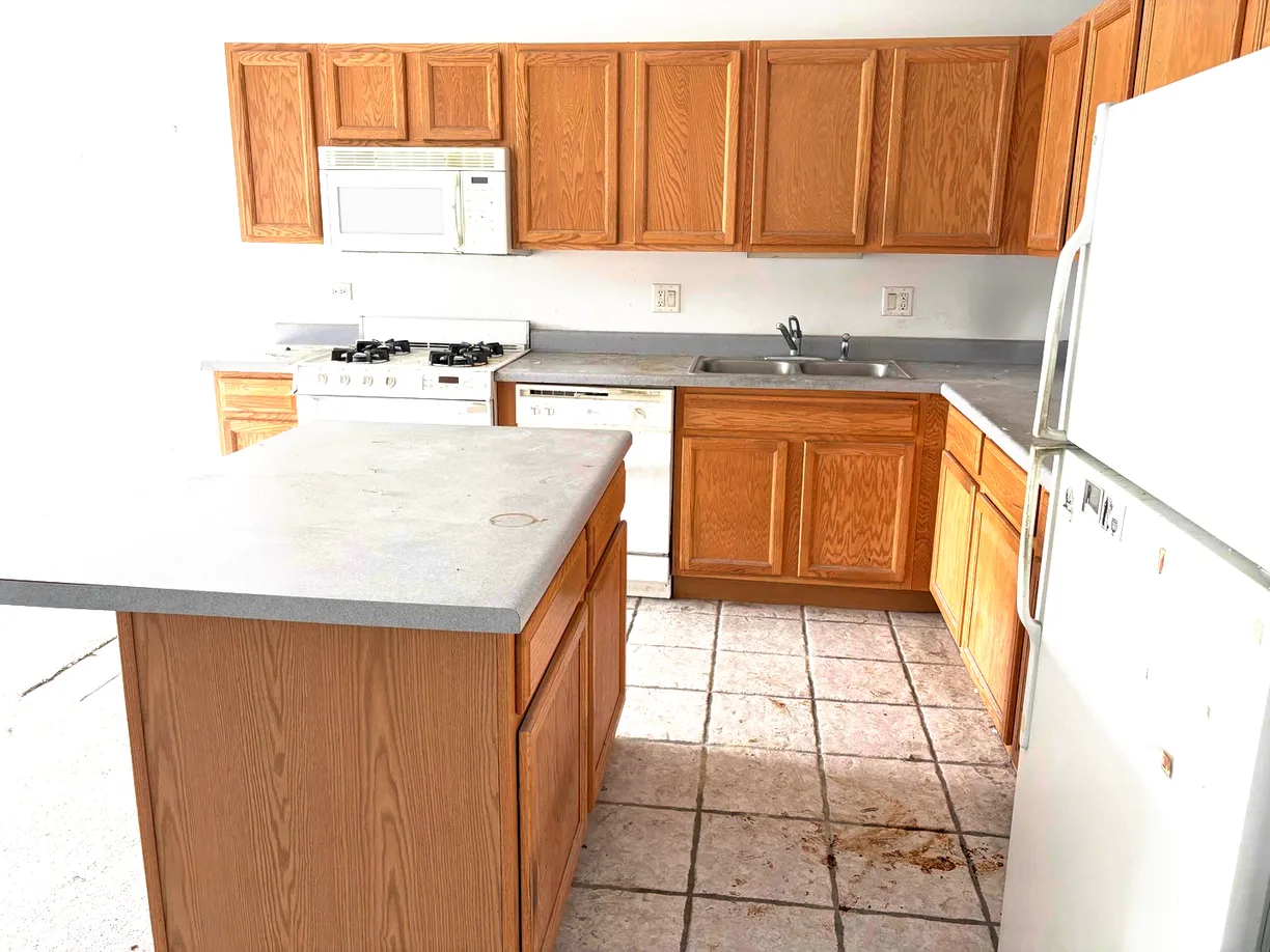 Chicago Real Estate | View 1000 E 53rd Street, 221 | Listing