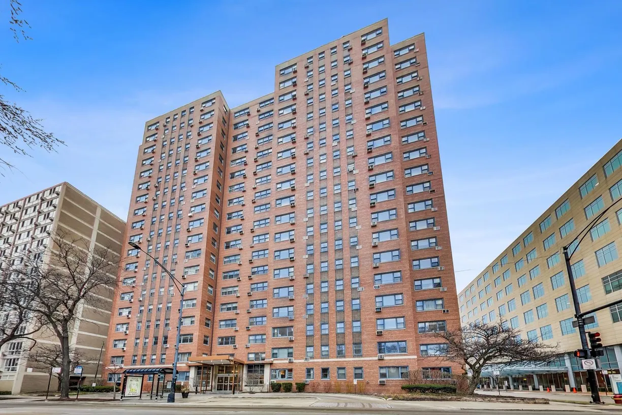 Chicago Real Estate | View 2909 N SHERIDAN Road, 104 | 1 Bed, 1 Bath