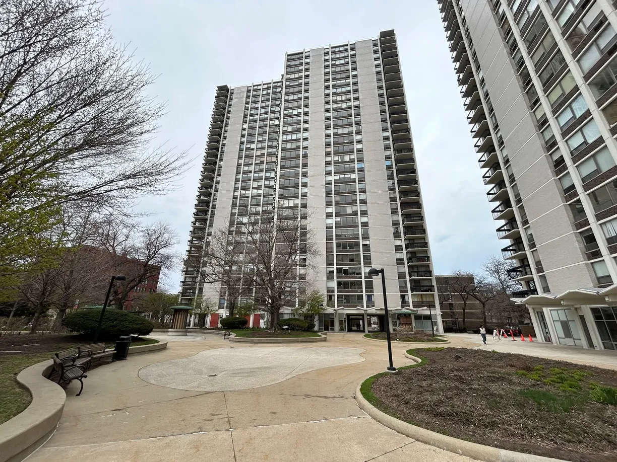 Chicago Real Estate | View 1460 N SANDBURG Terrace, 2011A | Listing