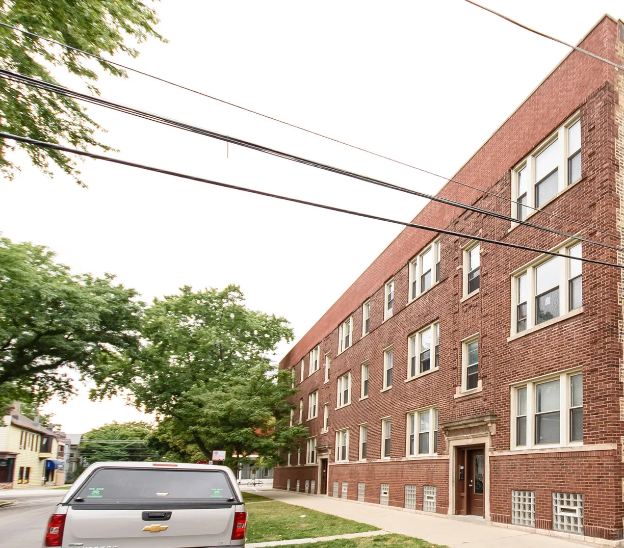 Chicago Real Estate | View 1154 W BARRY Avenue, 2 | 2 Beds, 1 Bath