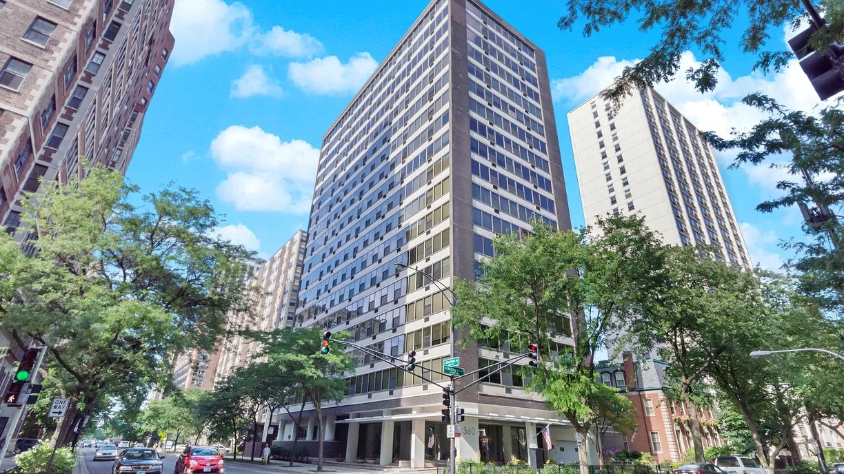 Chicago Real Estate | View 360 W Wellington Avenue, 14D | 1 Bed, 1 Bath