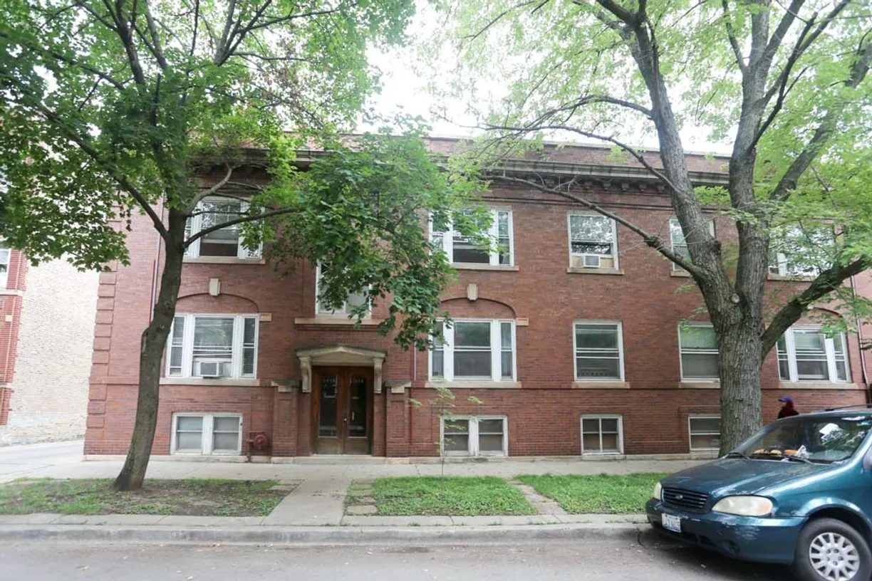 Chicago Real Estate | View 1408 W ROSEMONT Avenue, 2 | 2 Beds, 1 Bath