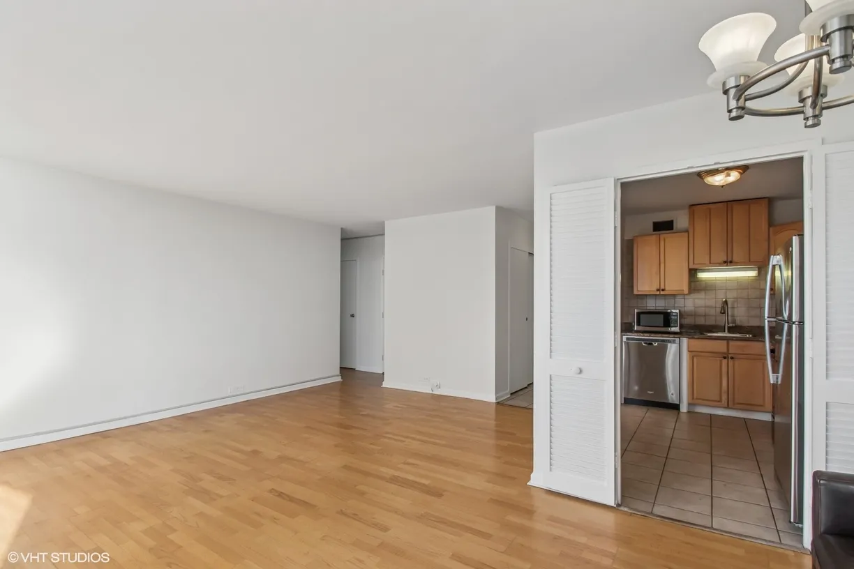 Chicago Real Estate | View 5757 N SHERIDAN Road, 14D | Listing