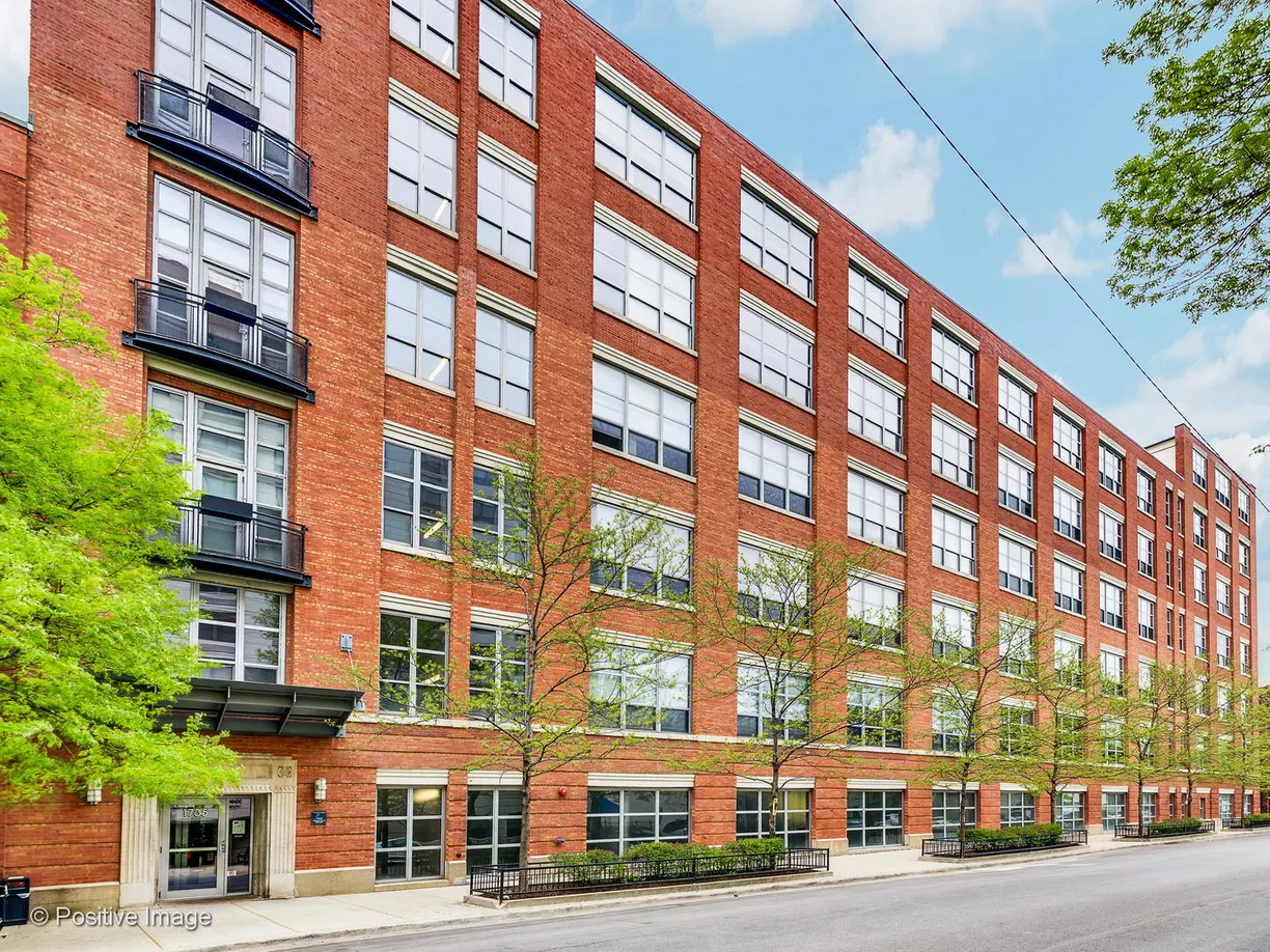 Chicago Real Estate | View 1735 N Paulina Street, 301 | 2 Beds, 2 Baths