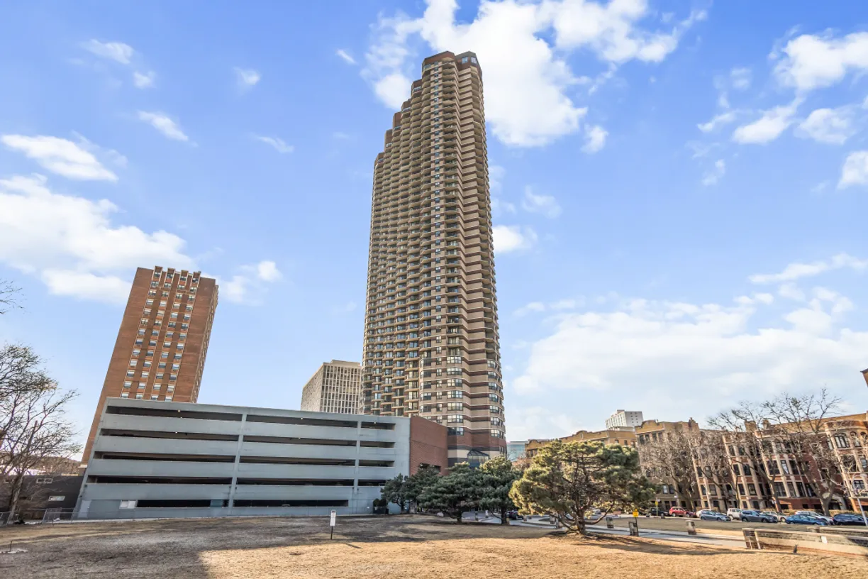 Chicago Real Estate | View 3660 N Lake Shore Drive, 2712 | Listing