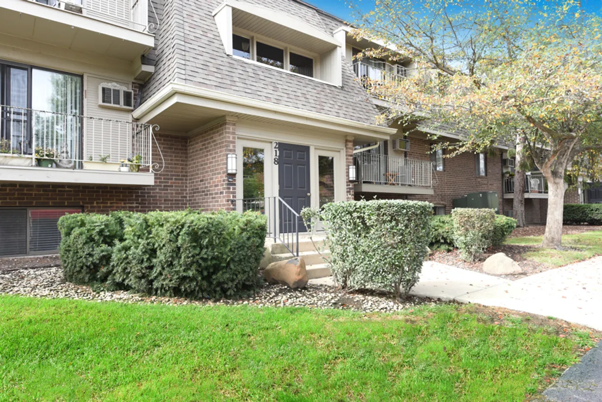 Chicago Real Estate | View 218 E Bailey Road, A | 2 Beds, 1 Bath