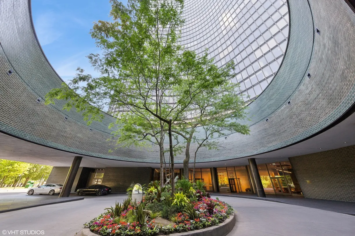 Chicago Real Estate | View 505 N Lake Shore Drive, 4606-7 | 2 Beds, 3 Baths