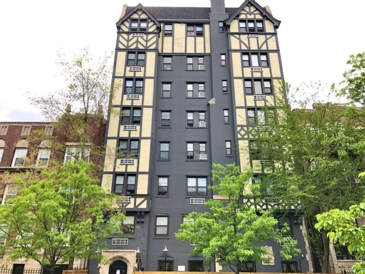 Chicago Real Estate | View 5718 N Winthrop Avenue, 210 | 1 Bed, 1 Bath