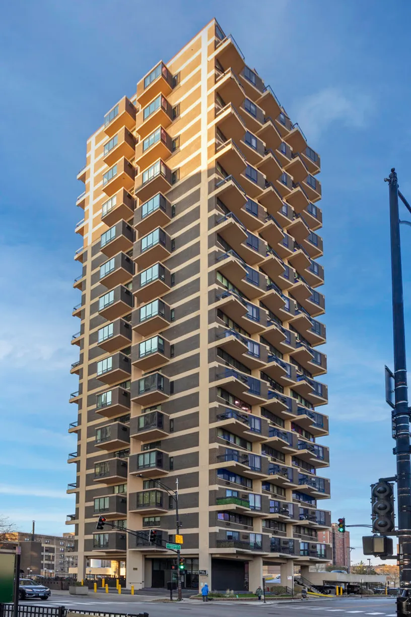 Chicago Real Estate | View 6166 N Sheridan Road, 18L | 1 Bed, 1 Bath