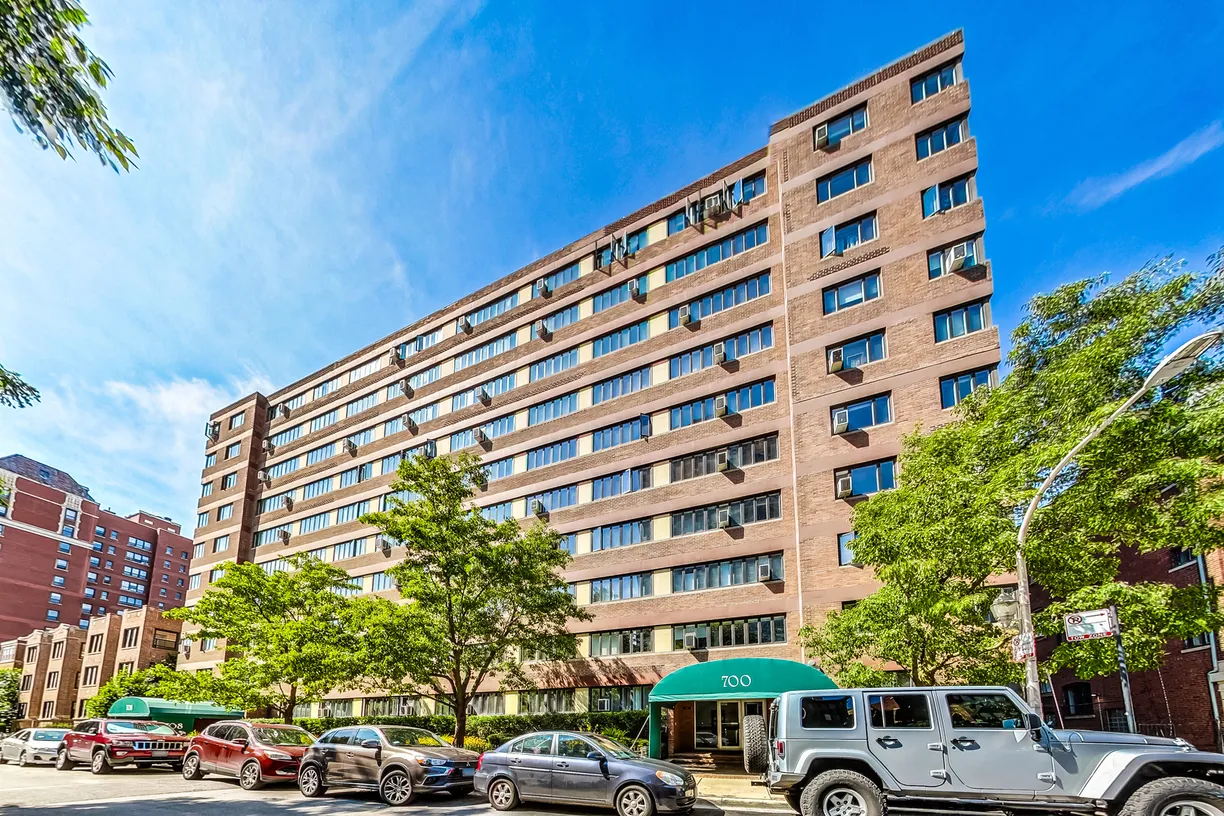 Chicago Real Estate | View 700 W Bittersweet Place, 811 | 1 Bed, 1 Bath