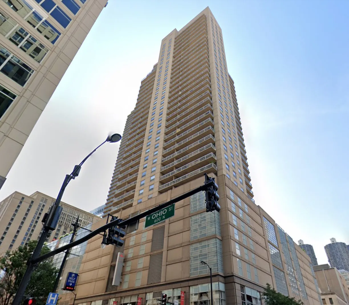 Chicago Real Estate | View 545 N Dearborn Street, 1504 | 1 Bed, 1 Bath