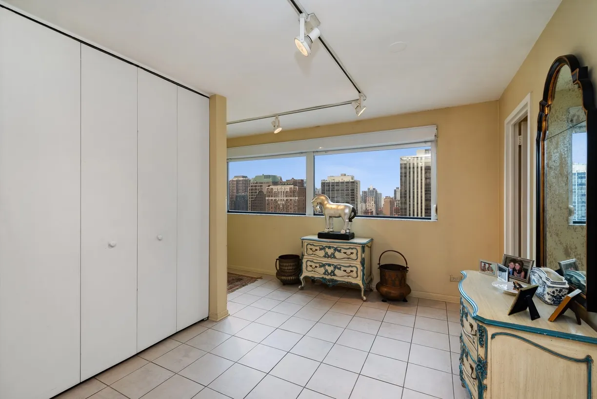 Chicago Real Estate | View 110 E Delaware Place, 2004 | Listing