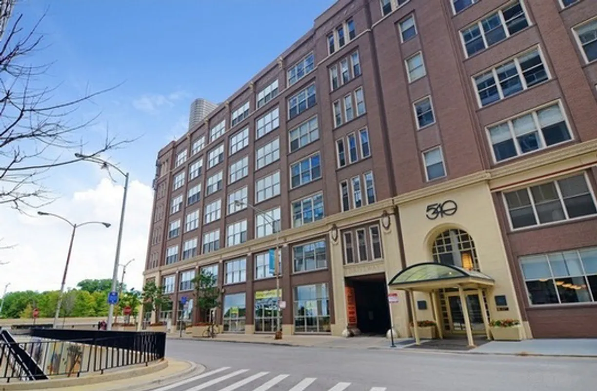 Chicago Real Estate | View 540 N LAKE SHORE Drive, 305 | 1 Bed, 1 Bath