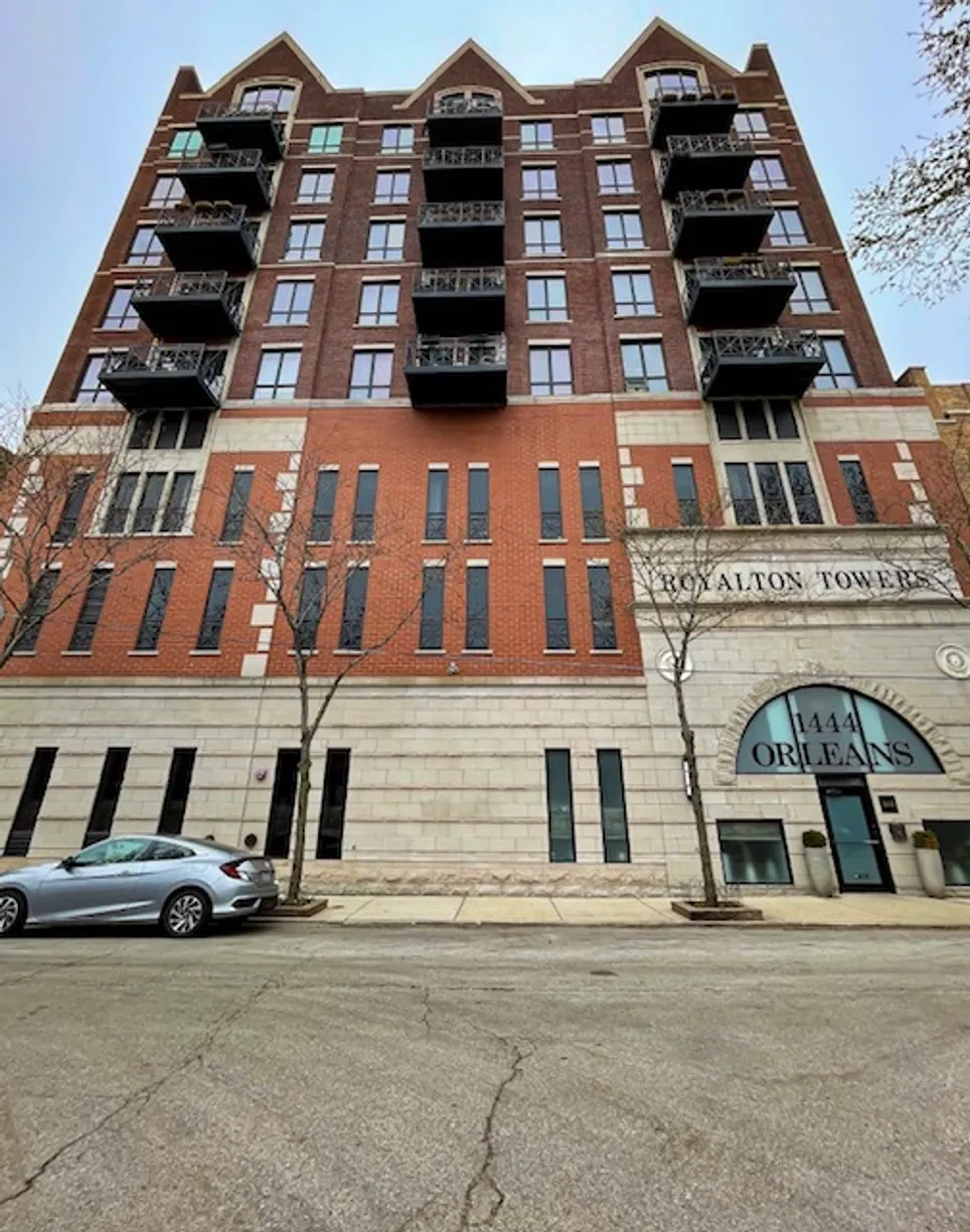 Chicago Real Estate | View 1444 N ORLEANS Street, 5B | 2 Beds, 2 Baths