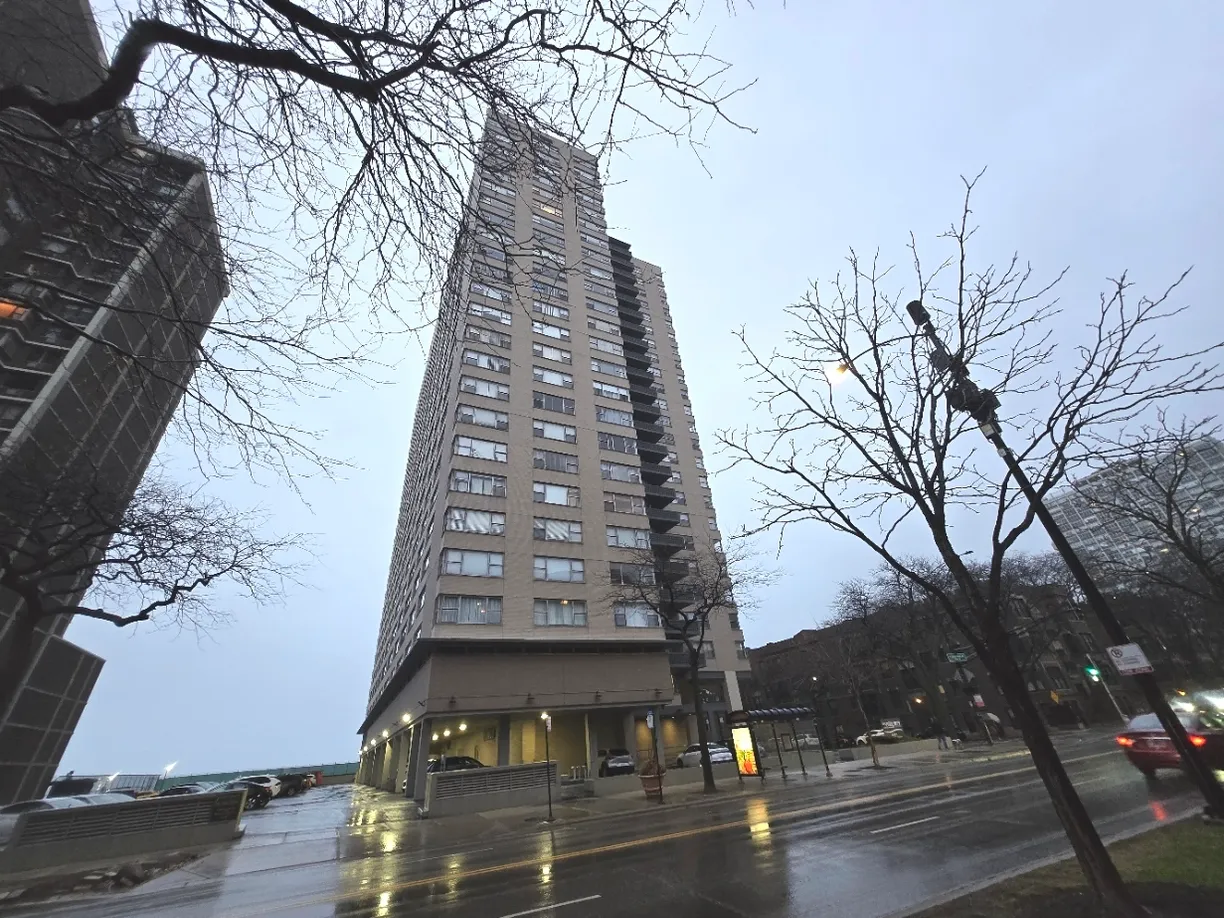Chicago Real Estate | View 6301 N SHERIDAN Road, 4D | Listing