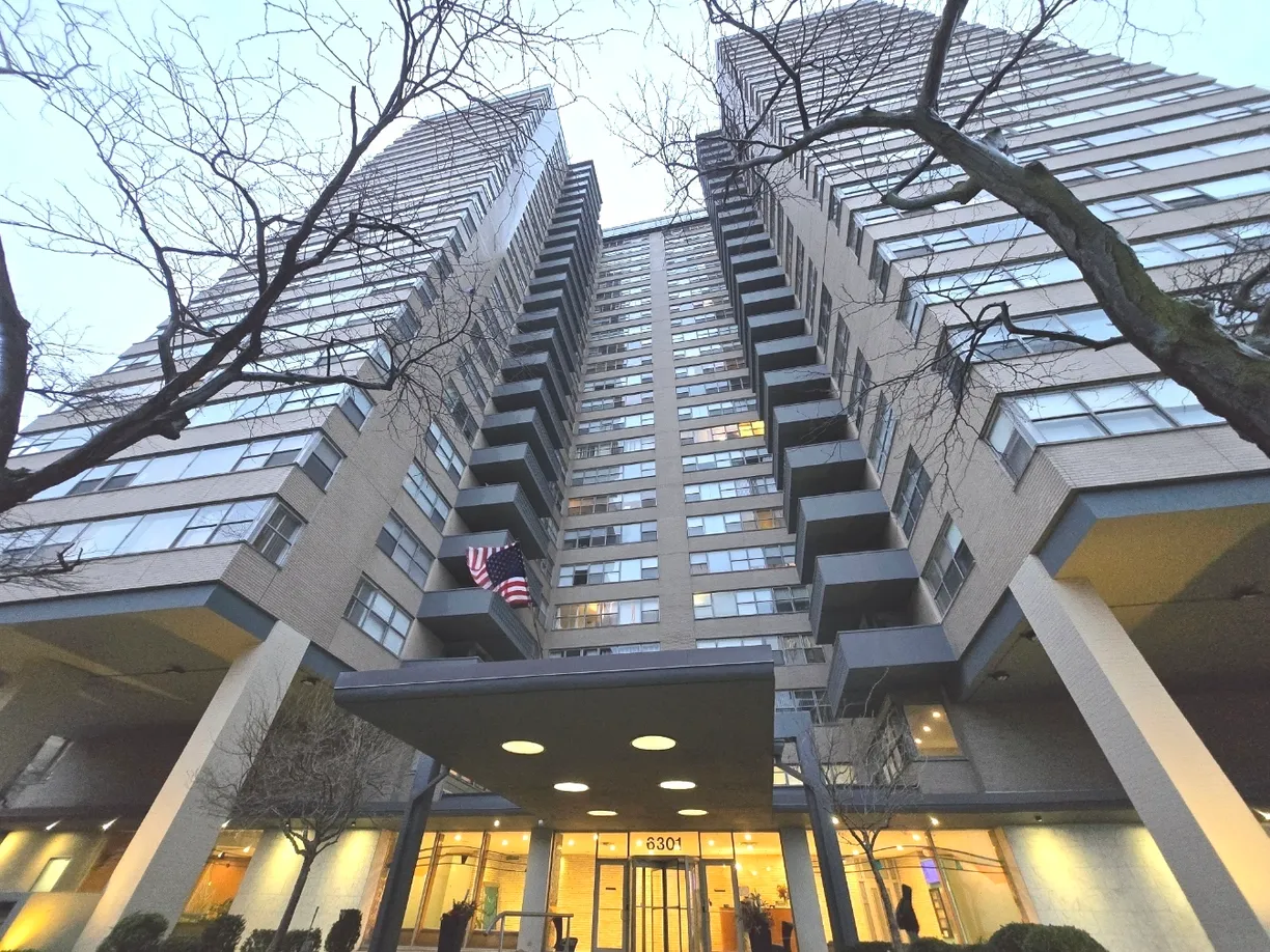 Chicago Real Estate | View 6301 N SHERIDAN Road, 4D | 1 Bed, 1 Bath