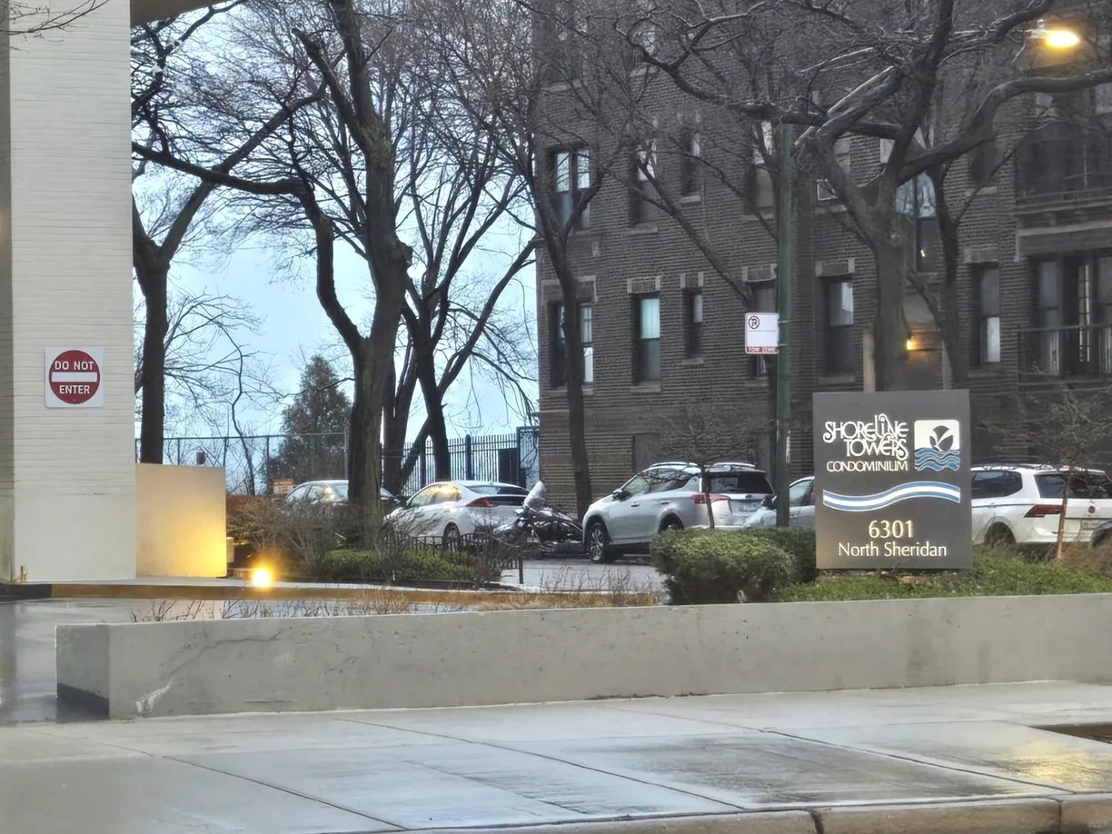 Chicago Real Estate | View 6301 N SHERIDAN Road, 4D | Listing